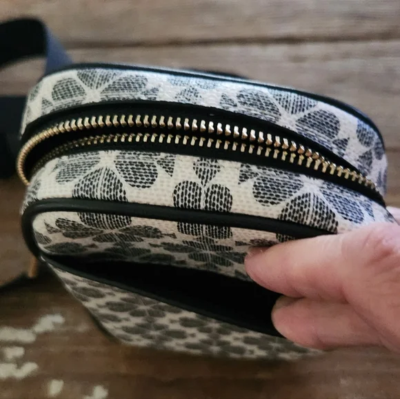 Kate Spade Flower Phone Crossbody - Picture 3 of 7